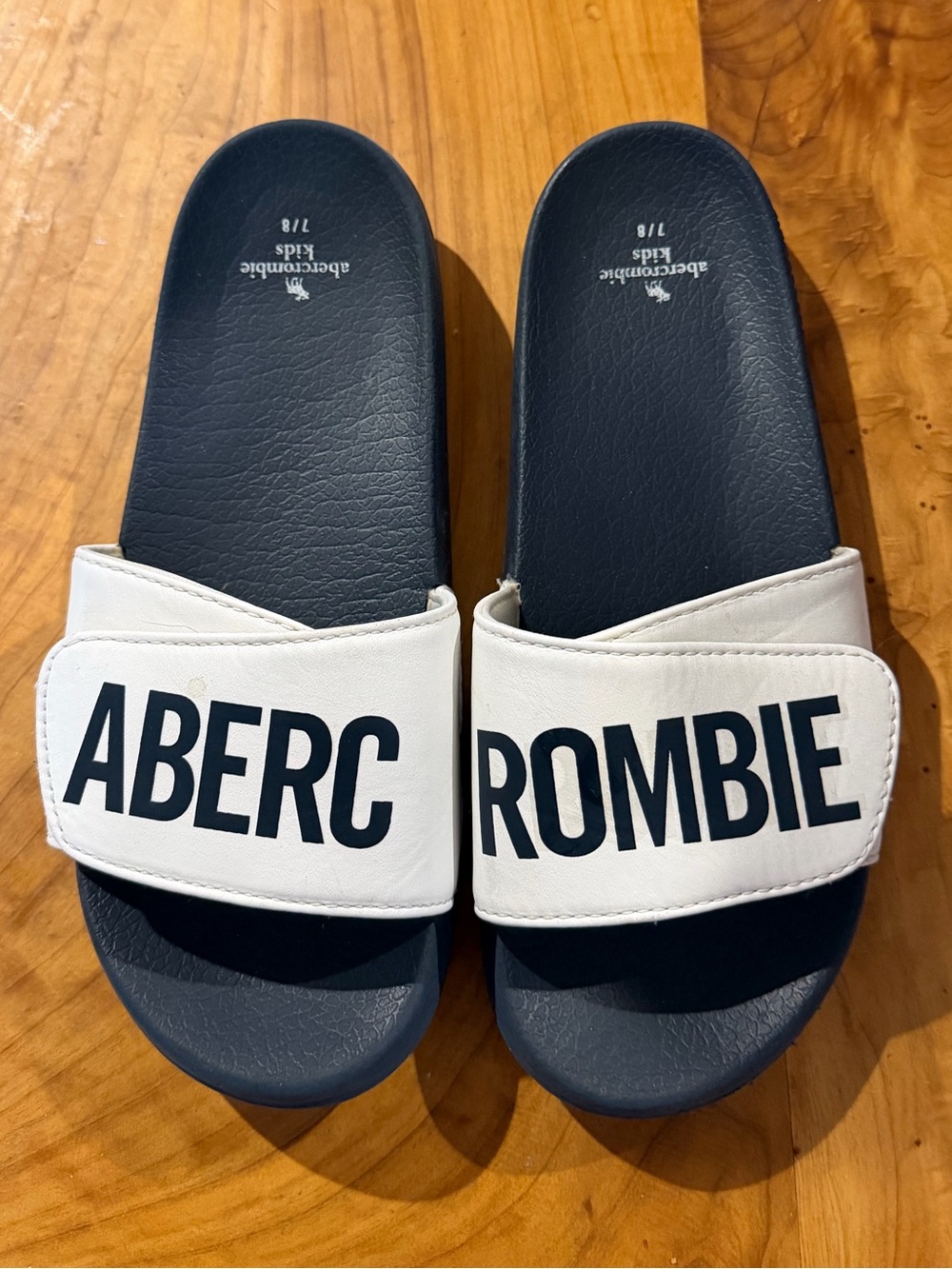 abercrombie kids Navy Slide Sandals White Logo men size 7 8 beach pool summer
